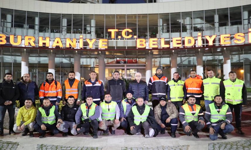 CHP’li belediyeden tepki çeken hareket: Mazgal ve menfez çamurunu denize döktü