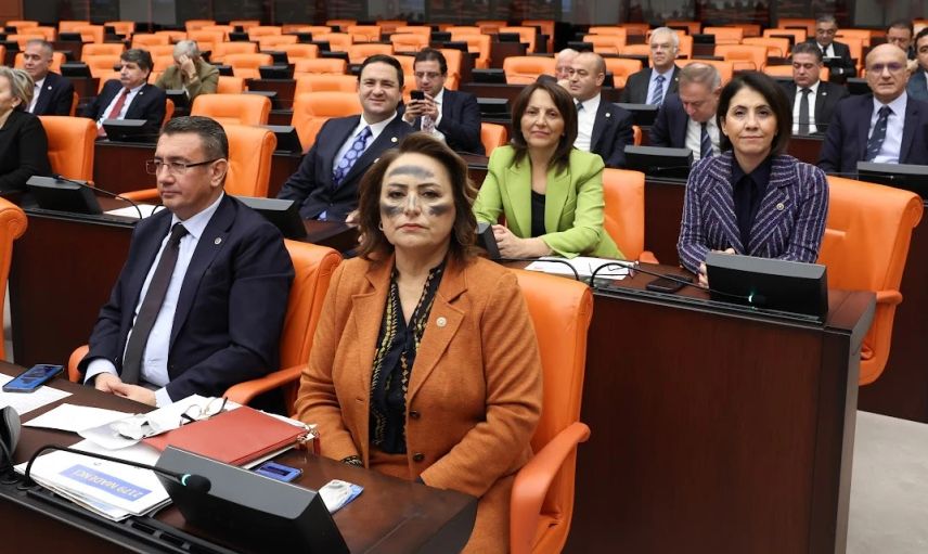 CHP'li vekilden 'maden' protestosu