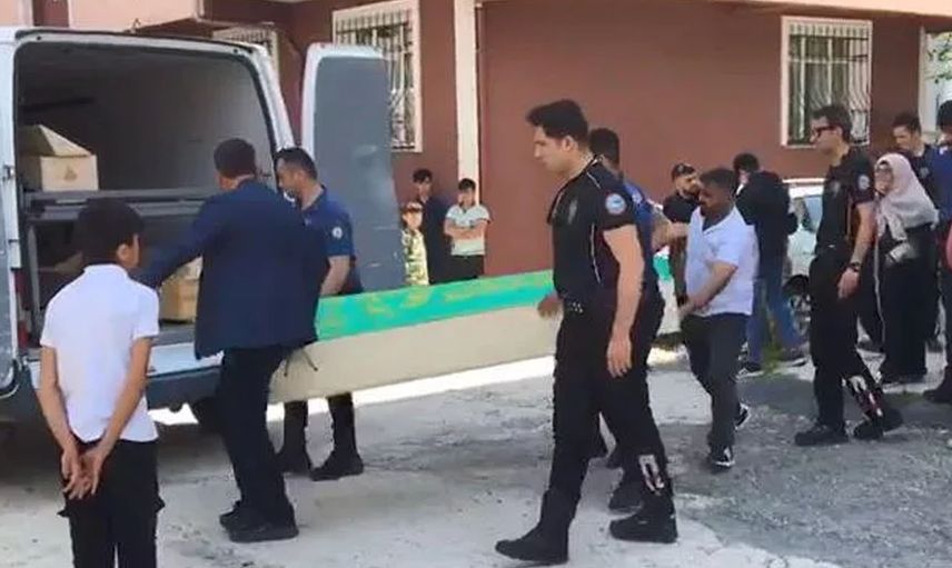 Cinnet geçirip, 6 yaşındaki engelli kızını bıçaklayarak öldürdü!