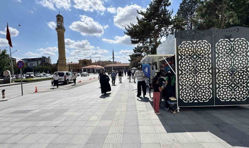 Çorum Belediyesi çözüm merkezi noktası saat kulesi önünde kuruldu