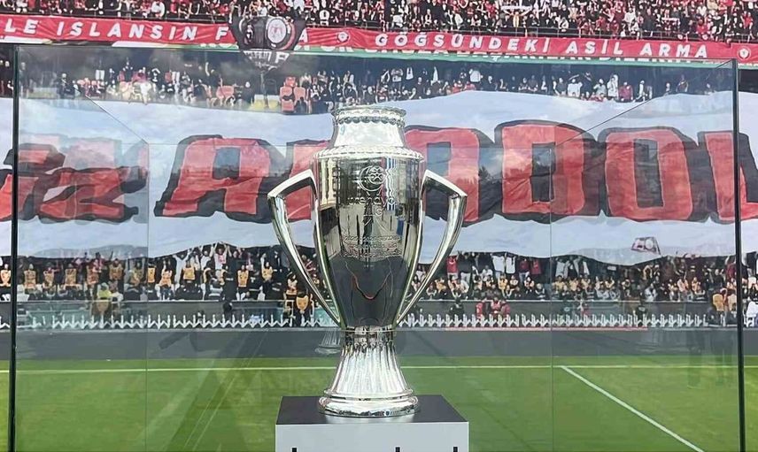 Çorum FK taraftarları şampiyonluk kupasıyla buluştu