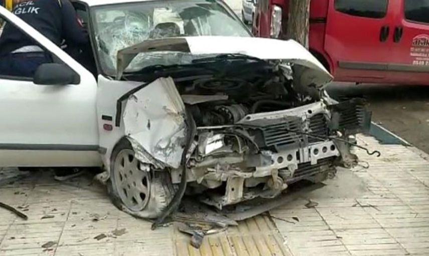 Çorum’da Araçta Sıkışan 2 Kişinin Yardımına İtfaiye Ekipleri Koştu
