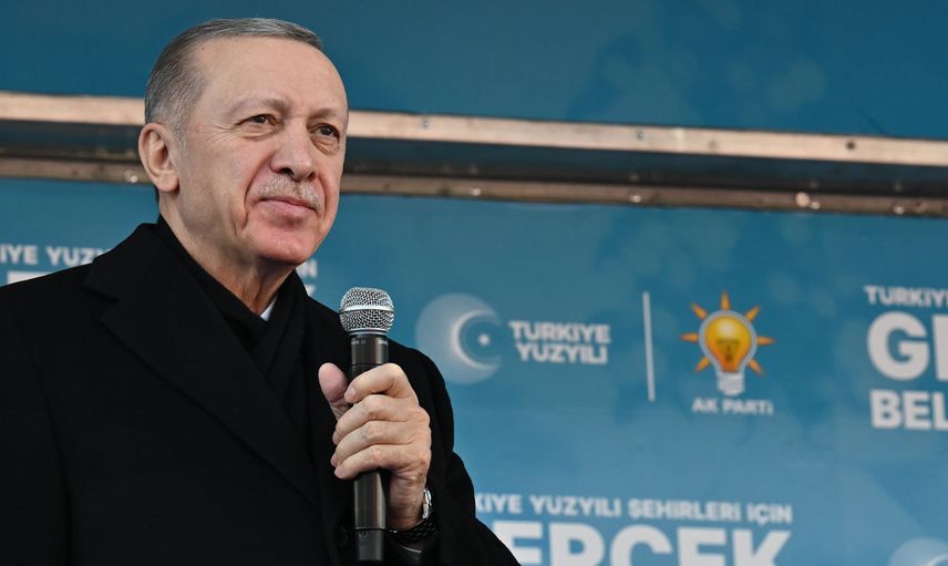 Cumhurbaşkanı Denizli mitinginde: ‘‘Muhalefetin trajikomik halini görüyorsunuz. Kendi içlerinde horoz dövüşünden beter bir kavga içindeler. Bundan 9 ay önce ülkeyi yönetmekten bahsediyorlardı’’