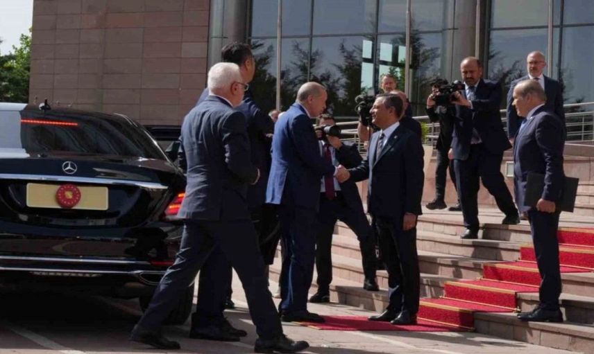 Cumhurbaşkanı Erdoğan 18 yıl sonra CHP Genel Merkezi’nde: Özgür Özel ile kritik zirve başladı