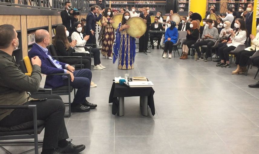 Cumhurbaşkanı Erdoğan, Batman'da Gençlerle Birlikte Şarkı Söyledi!