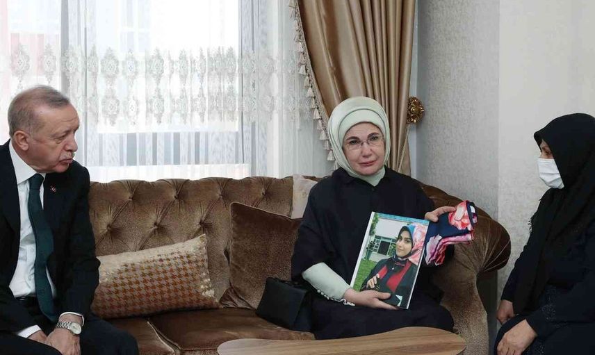 Cumhurbaşkanı Erdoğan Canice Katledilen Başak Cengiz'in Ailesine Taziye Ziyaretinde Bulundu