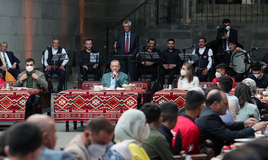 Cumhurbaşkanı Erdoğan Erzurum'da Gençlerle Bir Araya Geldi
