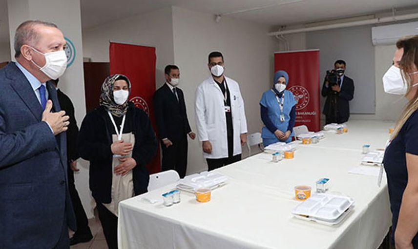 Cumhurbaşkanı Erdoğan, İftarda Sağlık Çalışanlarıyla Buluştu