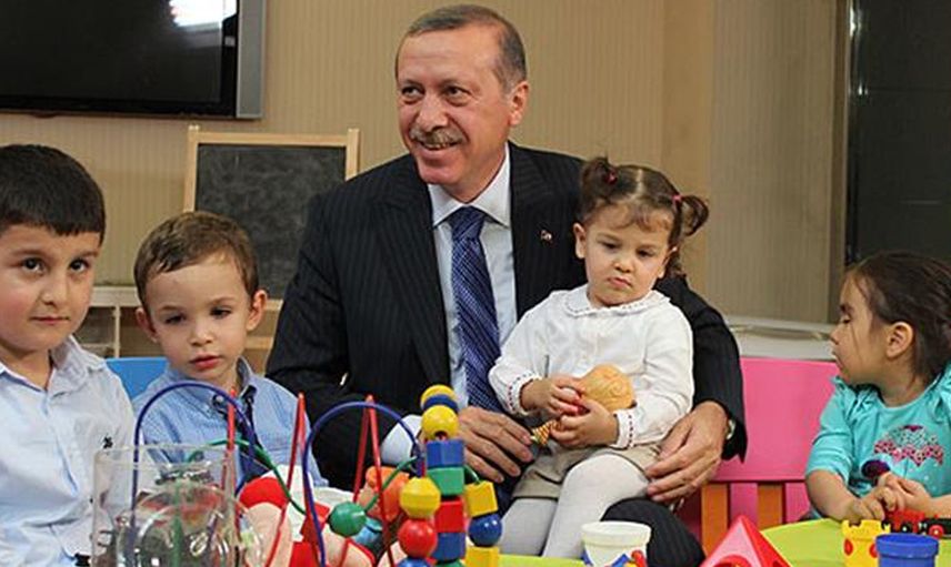Cumhurbaşkanı Erdoğan İmzaladı! 'Koruyucu Aile Günü' Genelgesi Resmi Gazete'de Yayımlandı