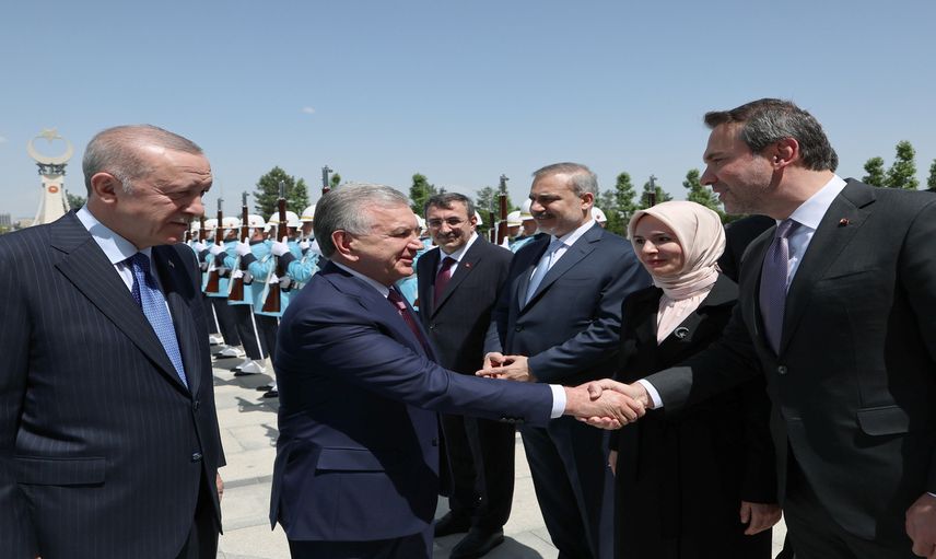 Cumhurbaşkanı Erdoğan, Özbekistan Cumhurbaşkanı Mirziyoyev'i resmi törenle karşıladı