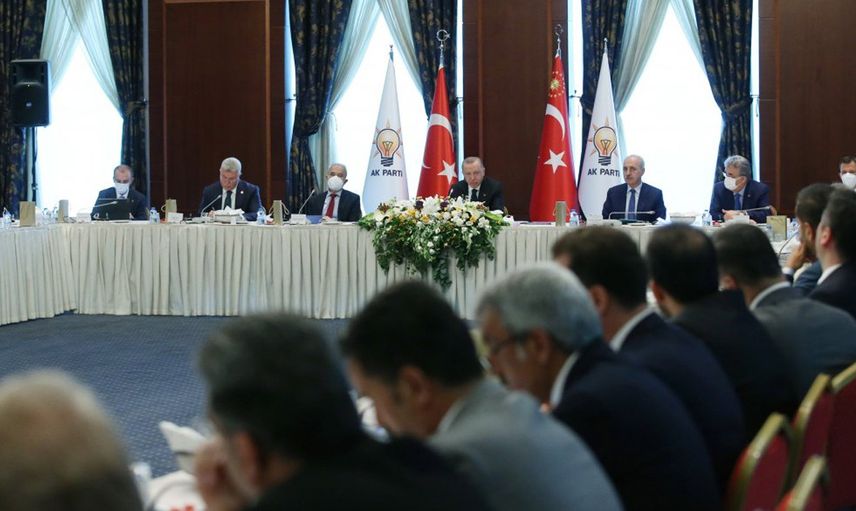 Cumhurbaşkanı Erdoğan'dan AK Parti Milletvekillerine Uyarı: Sahada Olacağız, Artık Masada Oturmak Yok