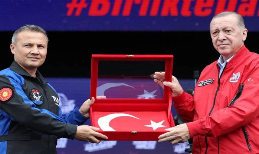 Cumhurbaşkanı Erdoğan’dan Alper Gezeravcı mesajı: Tarihi bir ana şahitlik ediyoruz