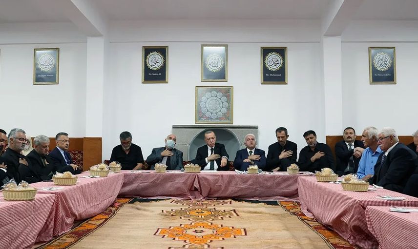Cumhurbaşkanı Erdoğan’dan anlamlı ziyaret: Hüseyin Gazi Cemevi’nde iftar programına katıldı