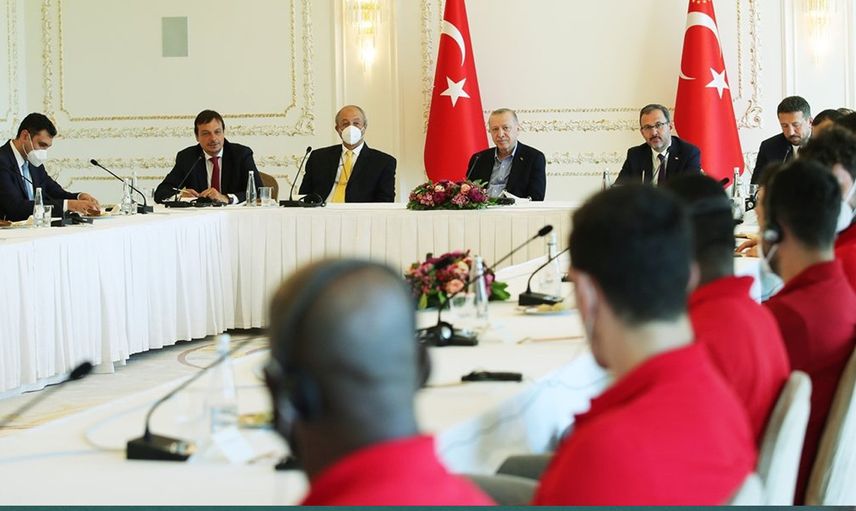 Cumhurbaşkanı Recep Tayyip Erdoğan, Anadolu Efes ile Vahdettin Köşkü'nde Bir Araya Geldi