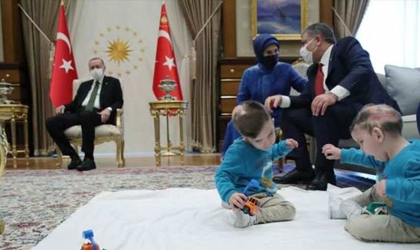 Cumhurbaşkanı, Siyam İkizleri Derman ve Yiğit'i Külliye'de Kabul Etti
