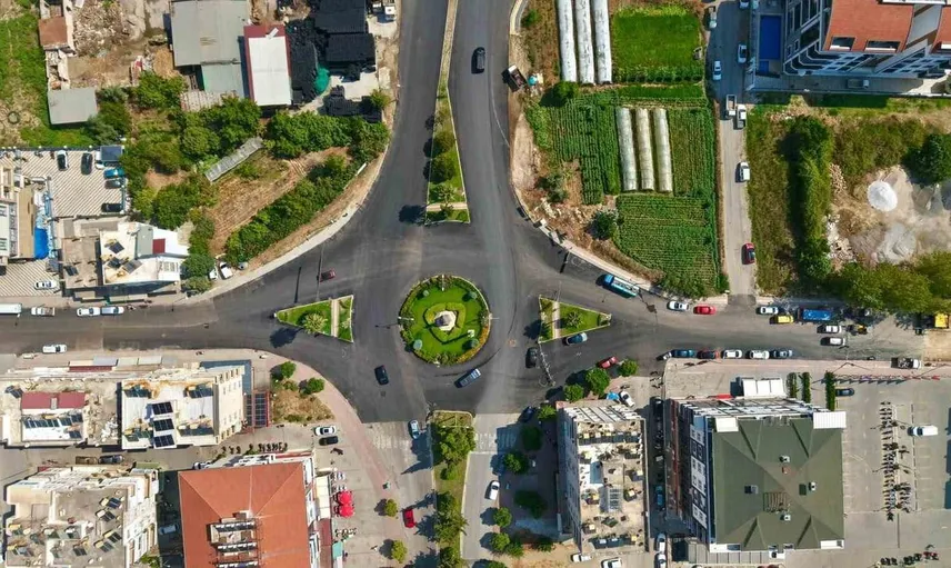 Mahmutlar’da sıcak asfalt çalışmaları hız kazanıyor
