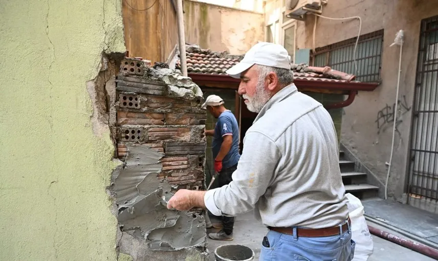 Isparta'da tarihi türbenin onarımı tamamlanıyor: Esnaf ve muhtar teşekkür etti