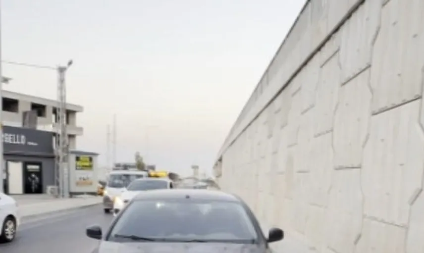 Hatay'da kaza anı kaydeden sürücü, başka bir aracın önüne geçerek durdurdu