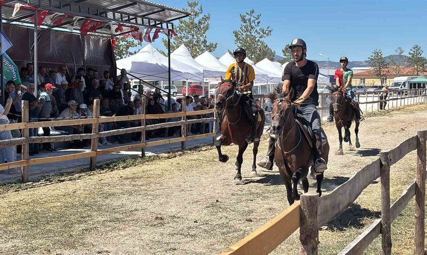 Tavşanlı’da rahvan at yarışları coşkusu: Geleneği yaşatmak için mücadele ediyorlar
