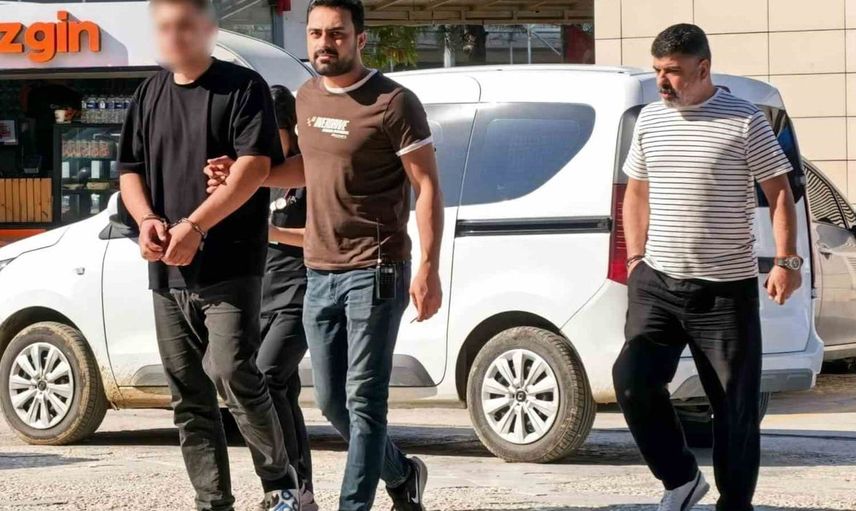 Arkadaşını silahla tehdit ederek borcunu ödetti