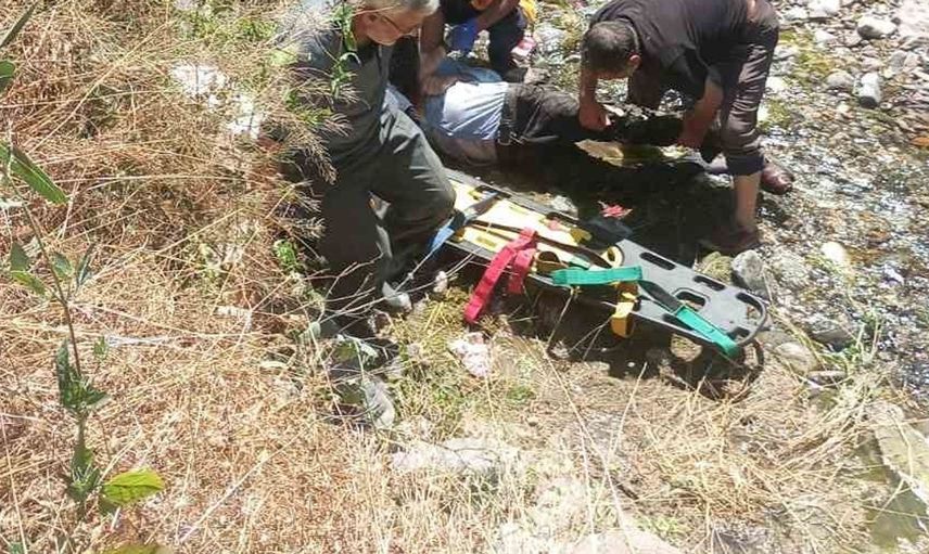 Üç tekerlekli motosikletin devrilmesi sonucu dede hayatını kaybetti, iki torunu yaralandı