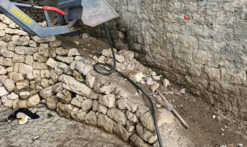Siirt'te odunlukta çıkan yangın itfaiye tarafından başarıyla söndürüldü