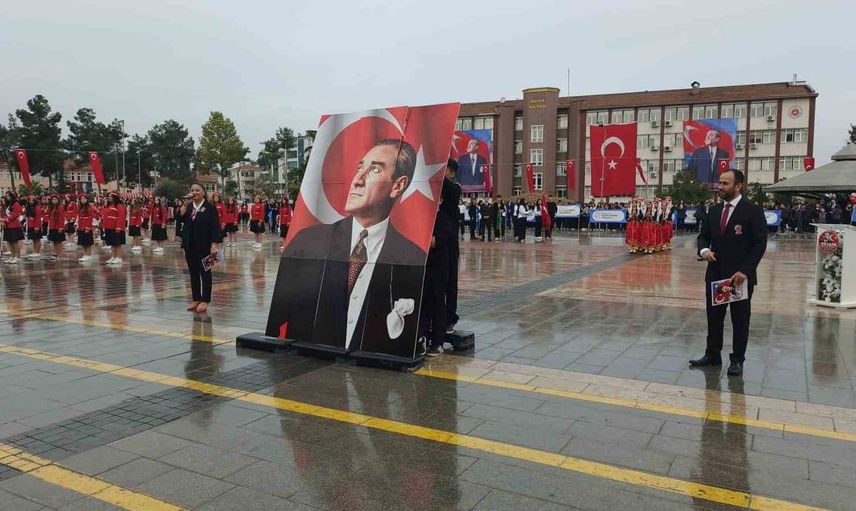 Bafra'da Cumhuriyet Bayramı coşkusu: Geçit töreni ve ödüllü etkinlikler