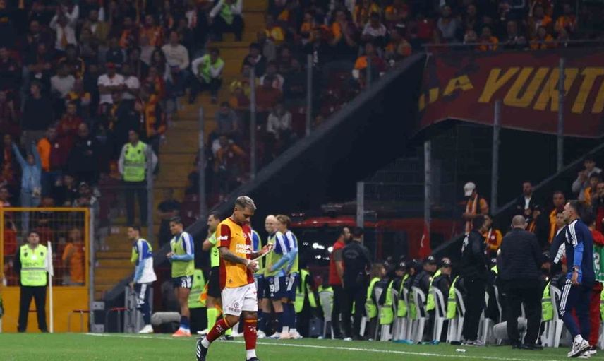 Galatasaray'da Lucas Torreira, Kasımpaşa karşısında kırmızı kart gördü