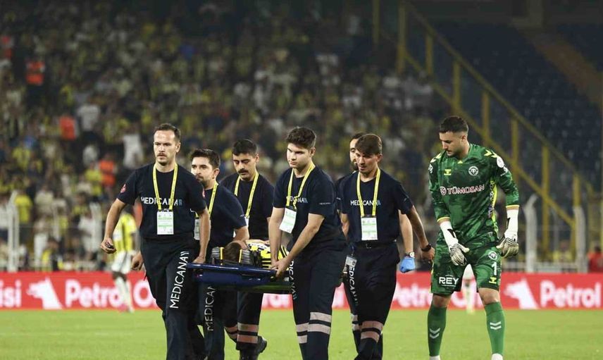 Fenerbahçe-Konyaspor maçında kerem aktürkoğlu sedye ile sahayı terk etti
