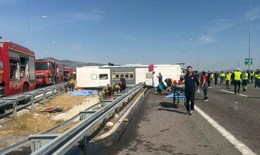 Akhisar'da meydana gelen trafik kazasında 11 kişi hayatını kaybetti, 27 yaralı