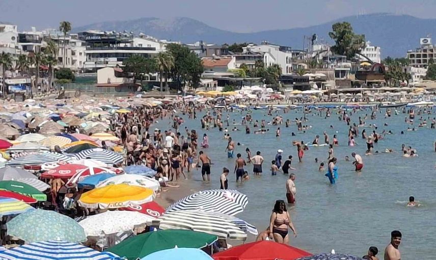 Didim'de yaz sezonu dolup taşıyor: Altınkum plajında yer kalmadı