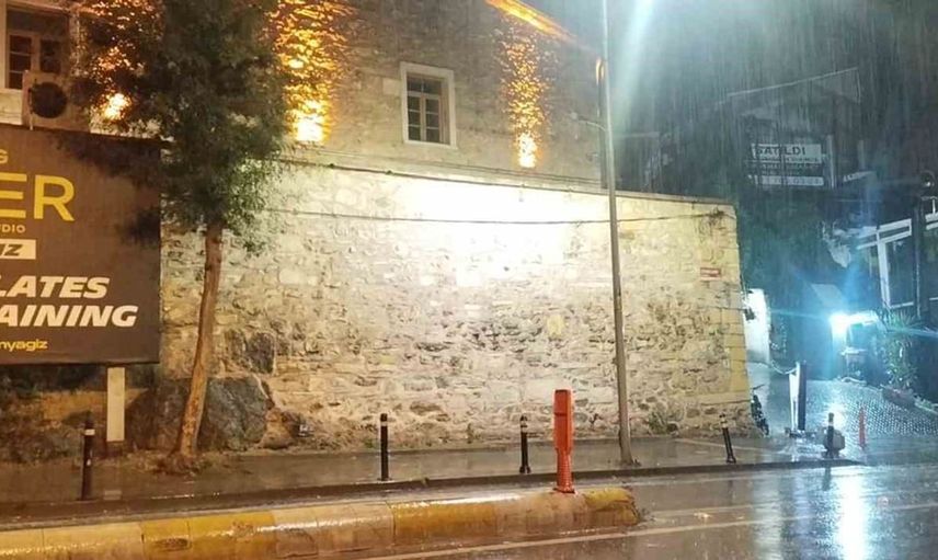İstanbul'da beklenen yağış gece saatlerinde başladı