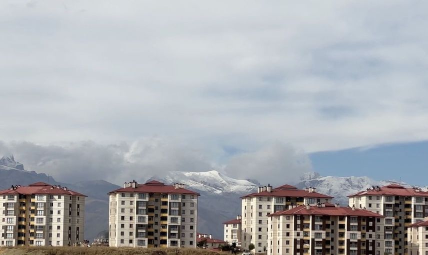 Cilo Dağları’nda kar heyecanı: Zirveler beyaza büründü
