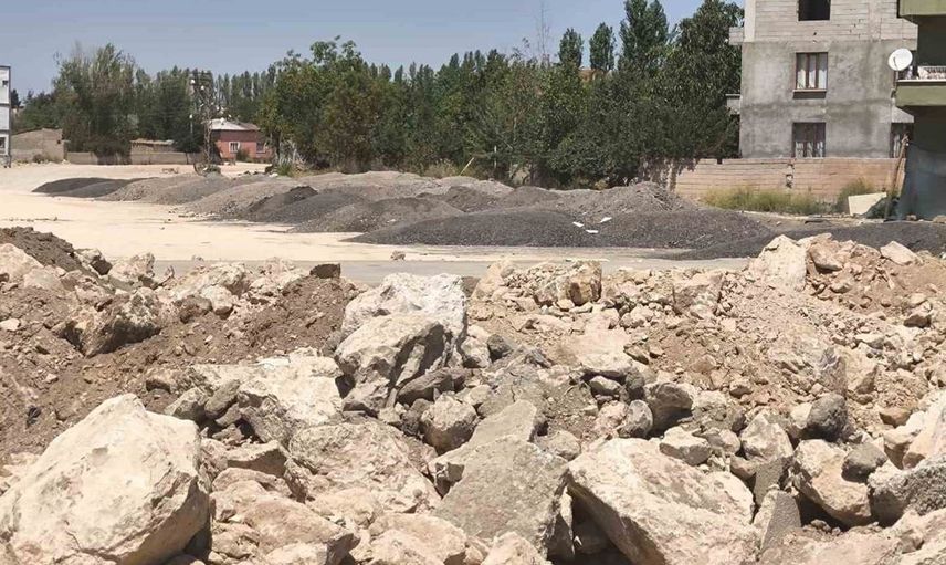 Van’da yol çalışmaları devam ederken vatandaşlardan tepki