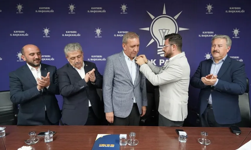 Melikgazi Belediyesi'nde CHP'li Meclis Üyesi AK Parti'ye katıldı