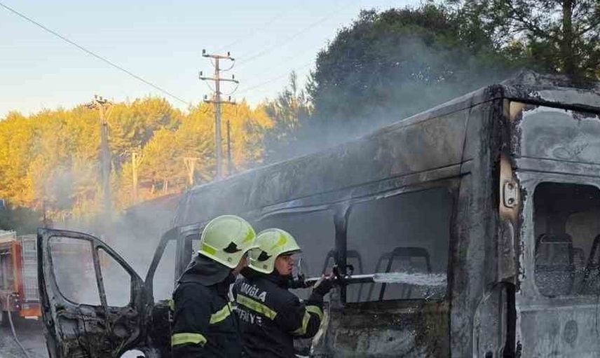 Bodrum'da okul servisi alevlere teslim oldu