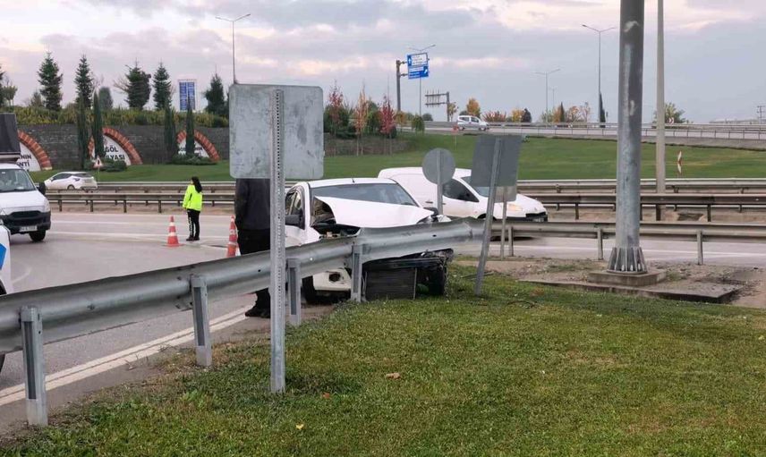 İnegöl'de yağış sonrası kaza: sürücü hastaneye kaldırıldı