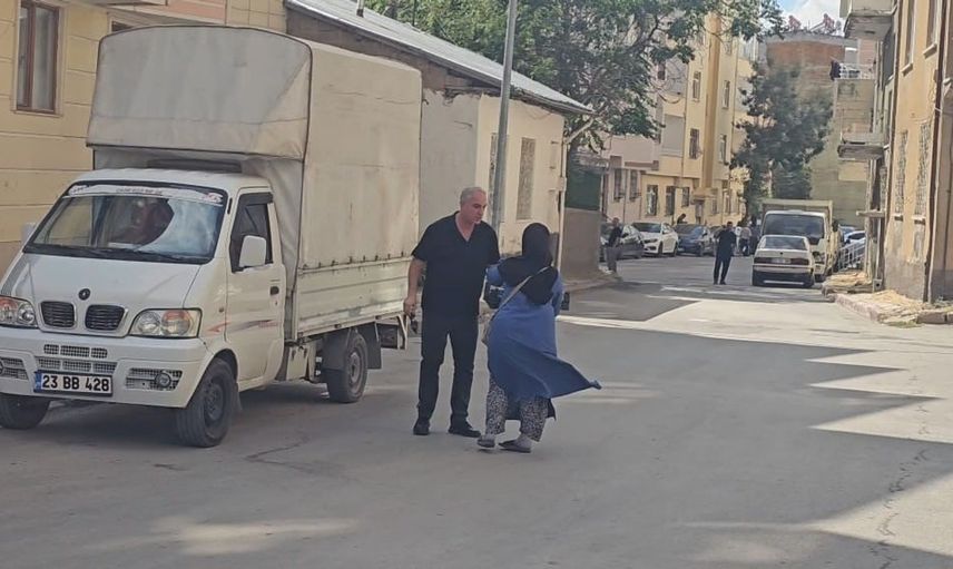 Elazığ'da zabıta operasyonu: dilenci seyyar satıcı kılığına girdi