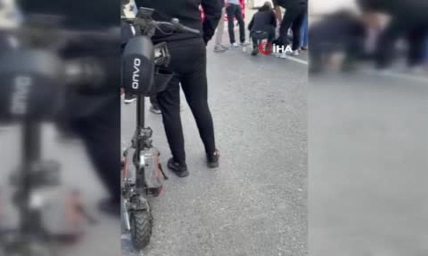 Sultangazi'de elektrikli scooter kazası: Yaya yaralandı
