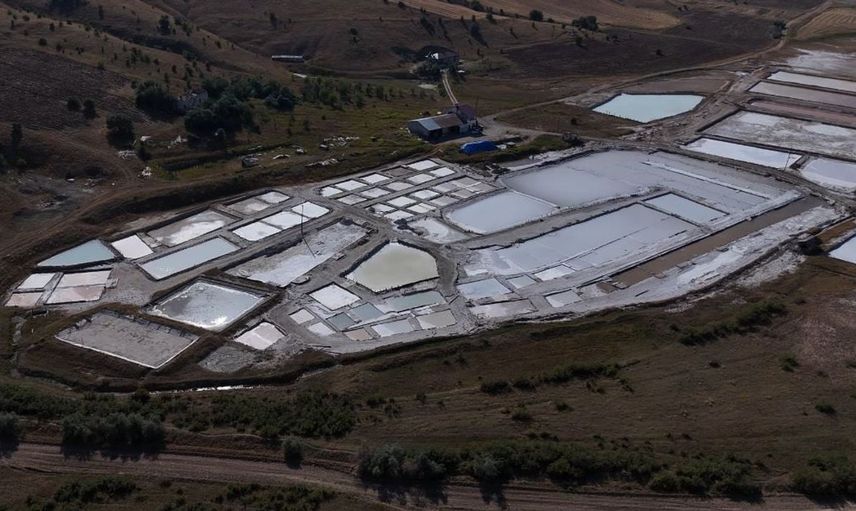 Sivas'ta geleneksel yöntemlerle üretilen kaynak tuzu için hasat dönemi geliyor