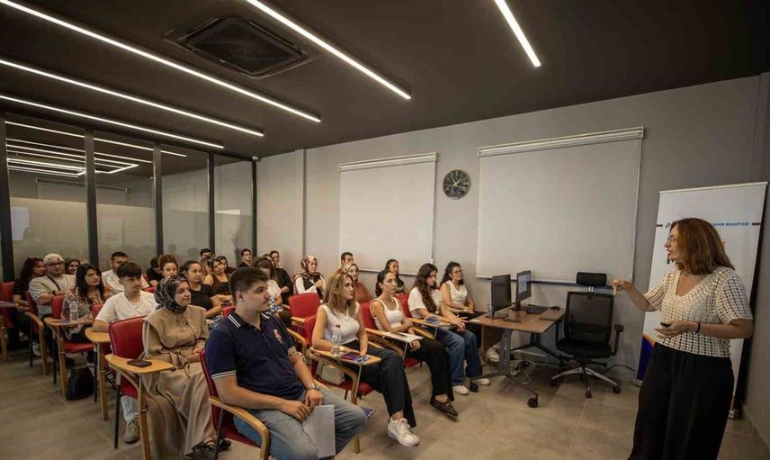 Mersin'de gençler iş dünyasına adım atıyor