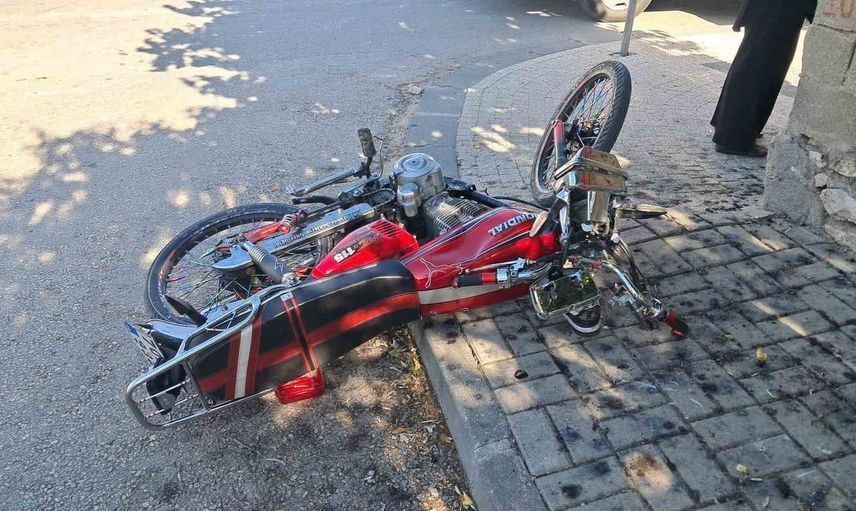 Karaman'da motosiklet ve hafif ticari araç çarpıştı: 1 kişi yaralı