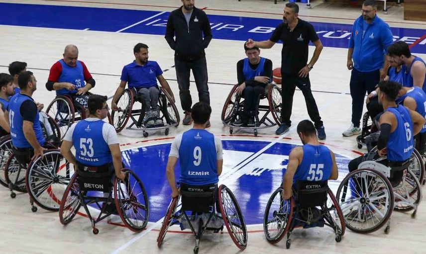 İzmir’in tekerlekli sandalye basketbol takımı yeni sezona hazırlanıyor