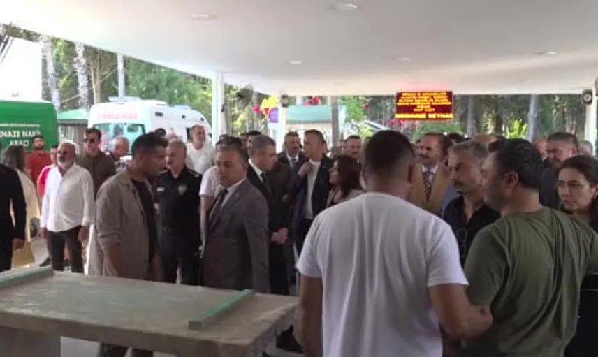 Mersin'de feribot faciasında hayatını kaybeden Reyhan Verim toprağa verildi