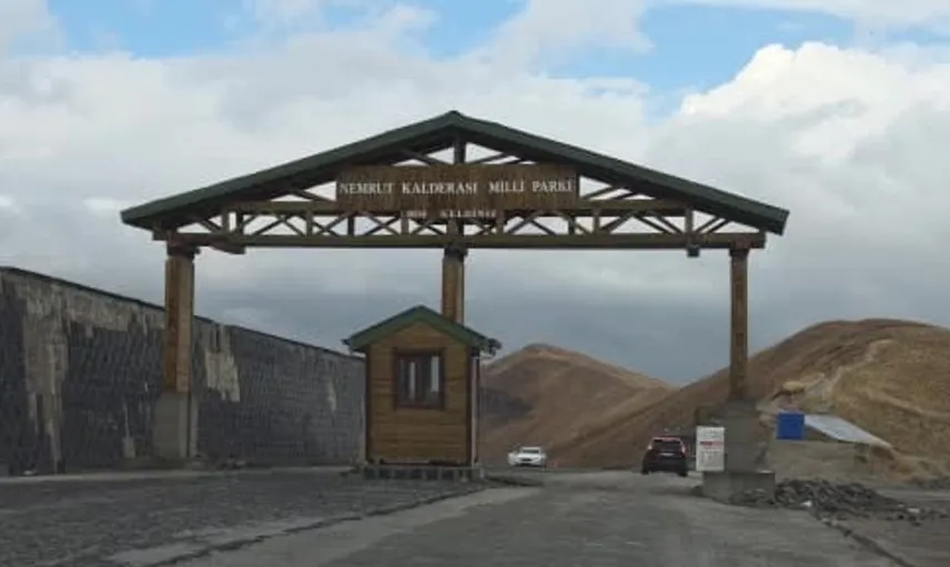 Nemrut kalderası milli parkı sonbaharda göz kamaştırıyor