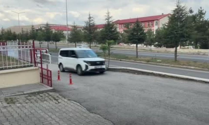 Zara'da 3 saatte 11 iş yerine giren hırsızlar tutuklandı