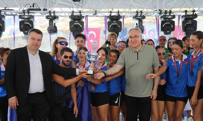 Rumkale'de su sporları heyecanı: Dragon bot yarışmasında şampiyonlar belli oldu