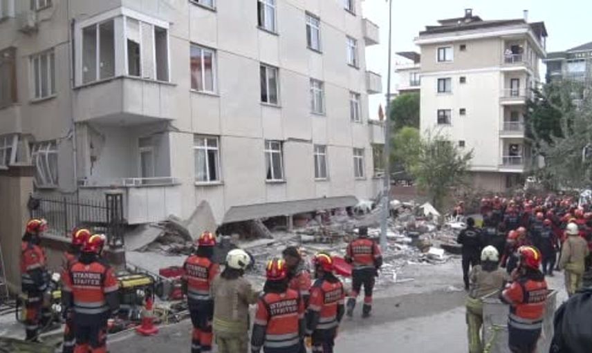 Maltepe'de çöken binada kurtarma çalışmaları devam ediyor