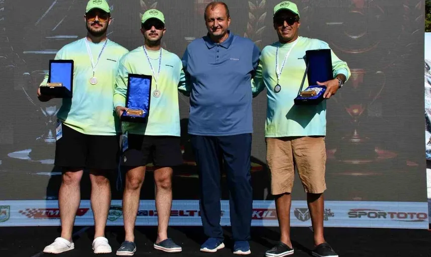İznik Gölü’nde heyecan dolu motorlu su sporları yarışı gerçekleştirildi