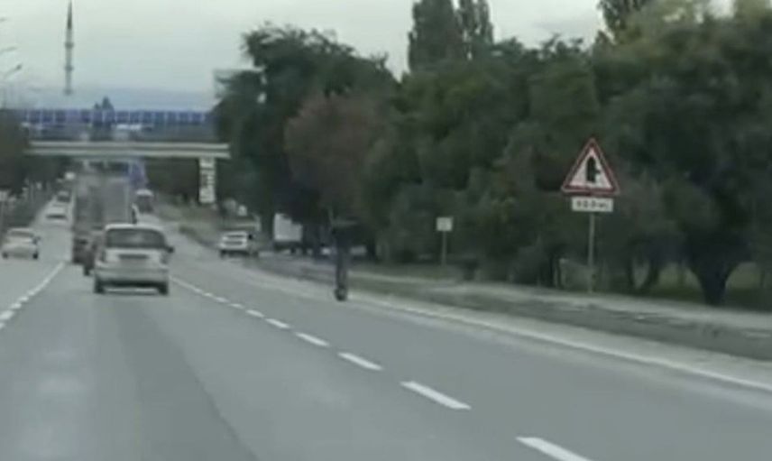 Eskişehir çevreyolunda tehlikeli bir scooter yolculuğu